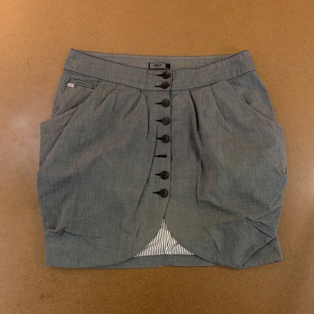 Only Womens Size Large Gray Pleated Button Front Tulip Hem Mini Skirt